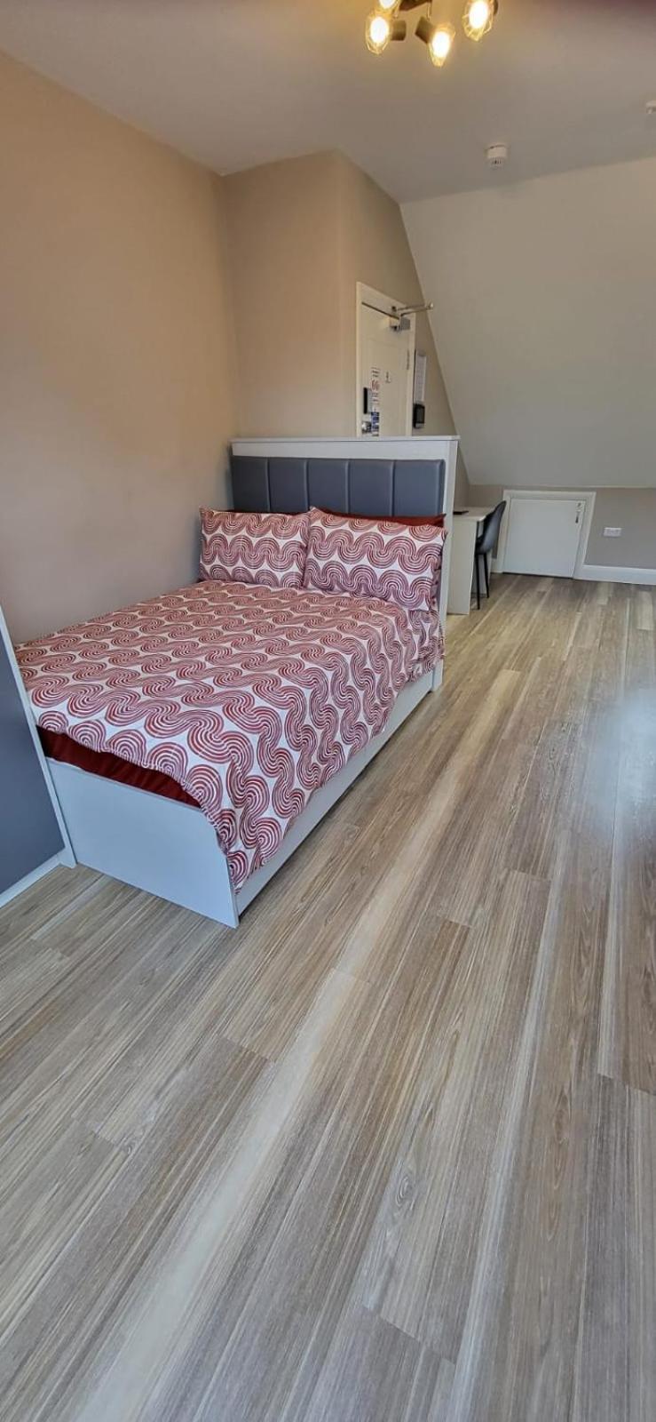 Sands House - Luxury Modern Studios With Secure Parking In Epsom, Surrey Номер фото